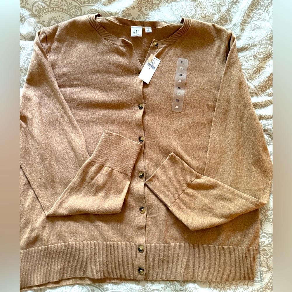Gap soft light weight cardigan BNWT